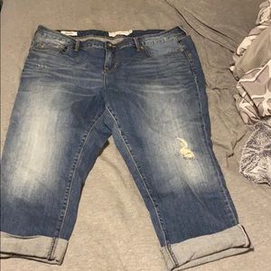 Light wash jeans capris